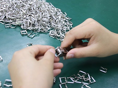 鋅合金壓鑄為什么不生銹呢？